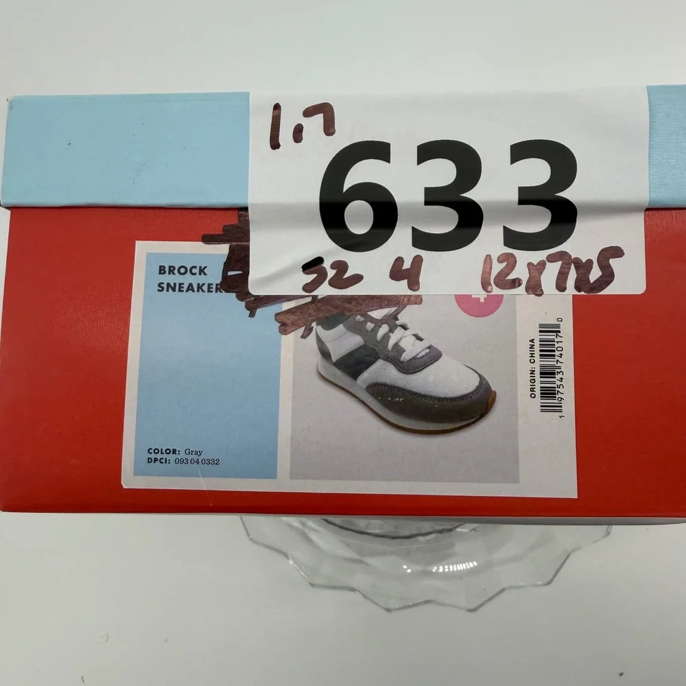 Cat & Jack Brock Kids Size 4 Gray White Athletic Sneakers Shoes New 093 04 0332